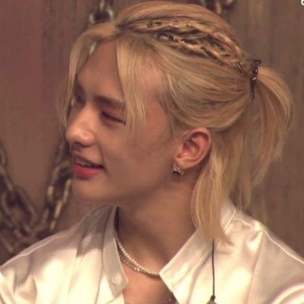 Hyunjin  thumbnail