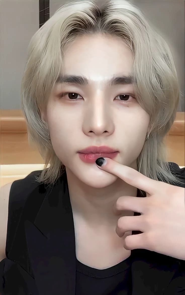 Hyunjin thumbnail