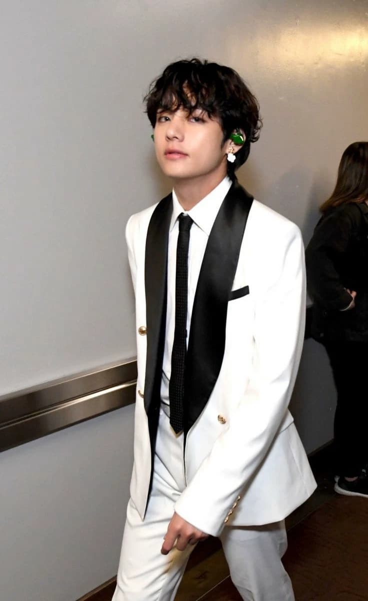 Kim Taehyung thumbnail