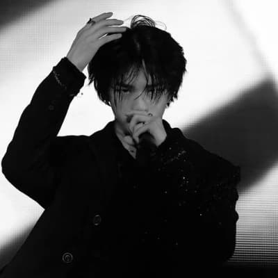 Hwang Hyunjin thumbnail
