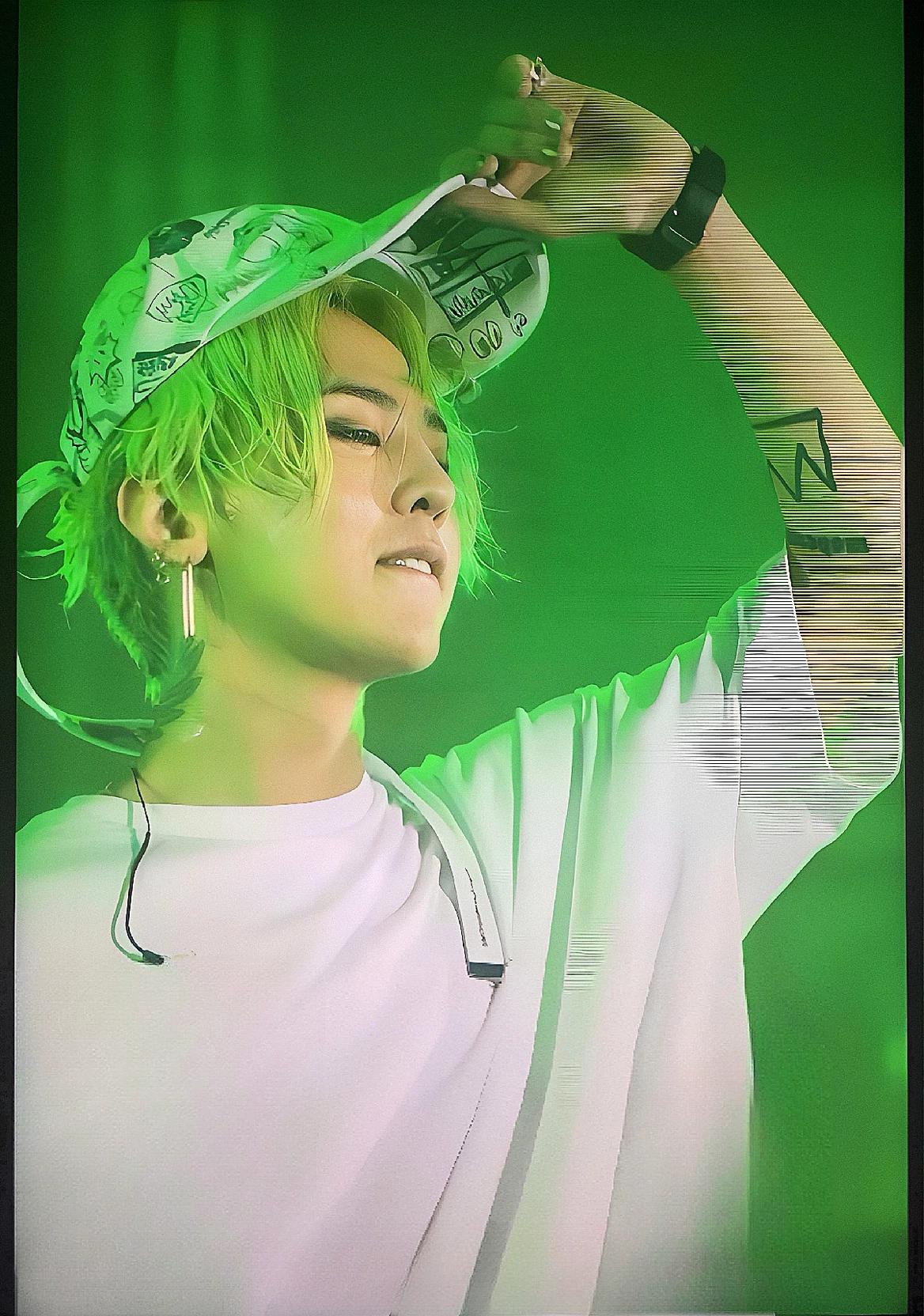 G-Dragon (Kwon Ji-yong) thumbnail
