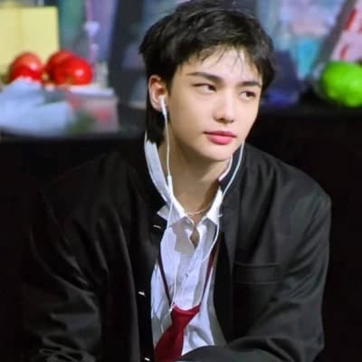 Hwang Hyunjin thumbnail