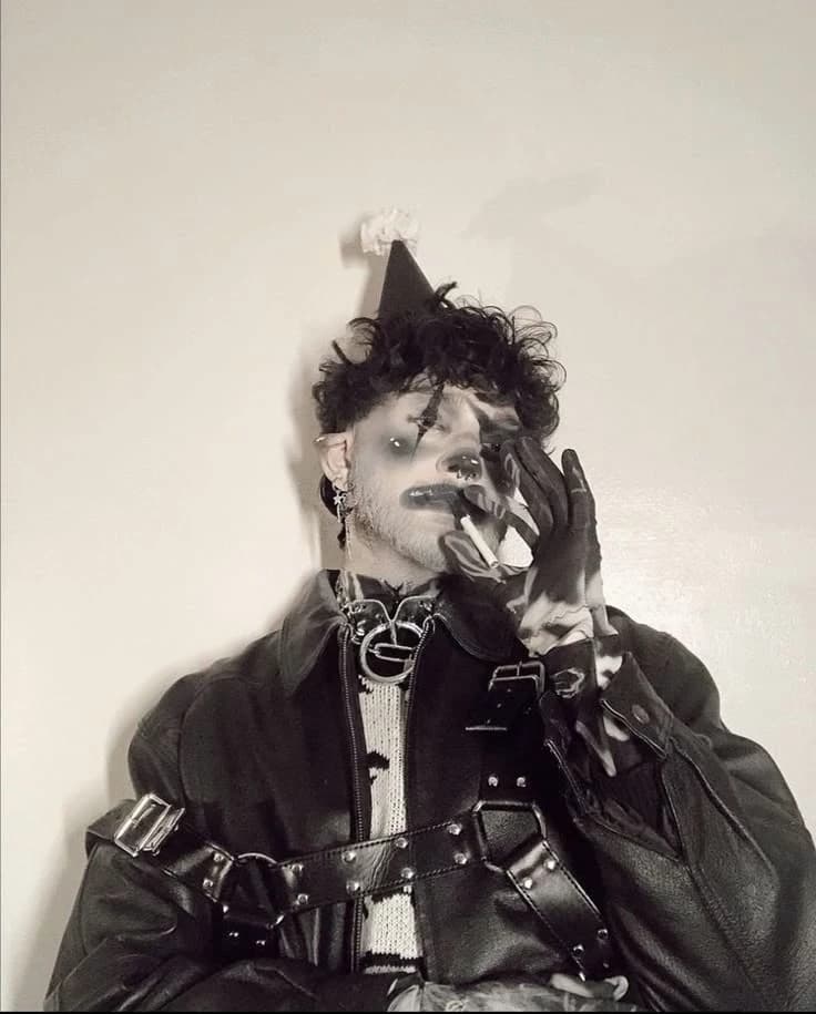Clown statue? thumbnail