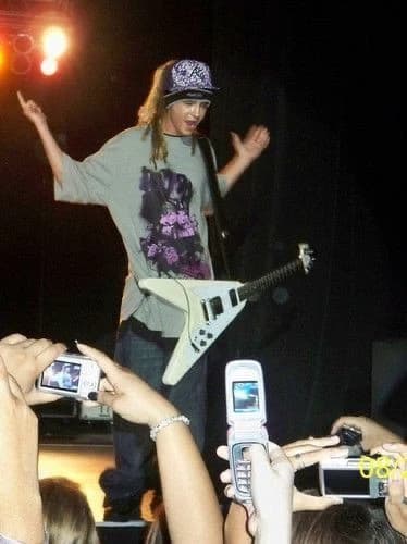 Tom Kaulitz. thumbnail