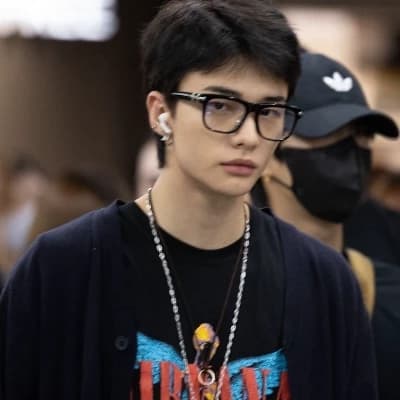 Hwang Hyunjin thumbnail