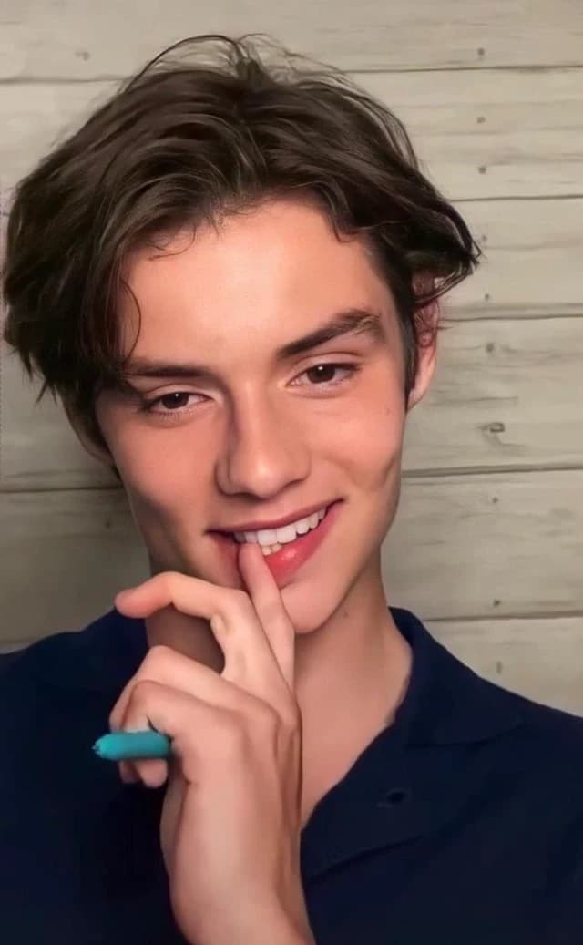 Louis partridge thumbnail