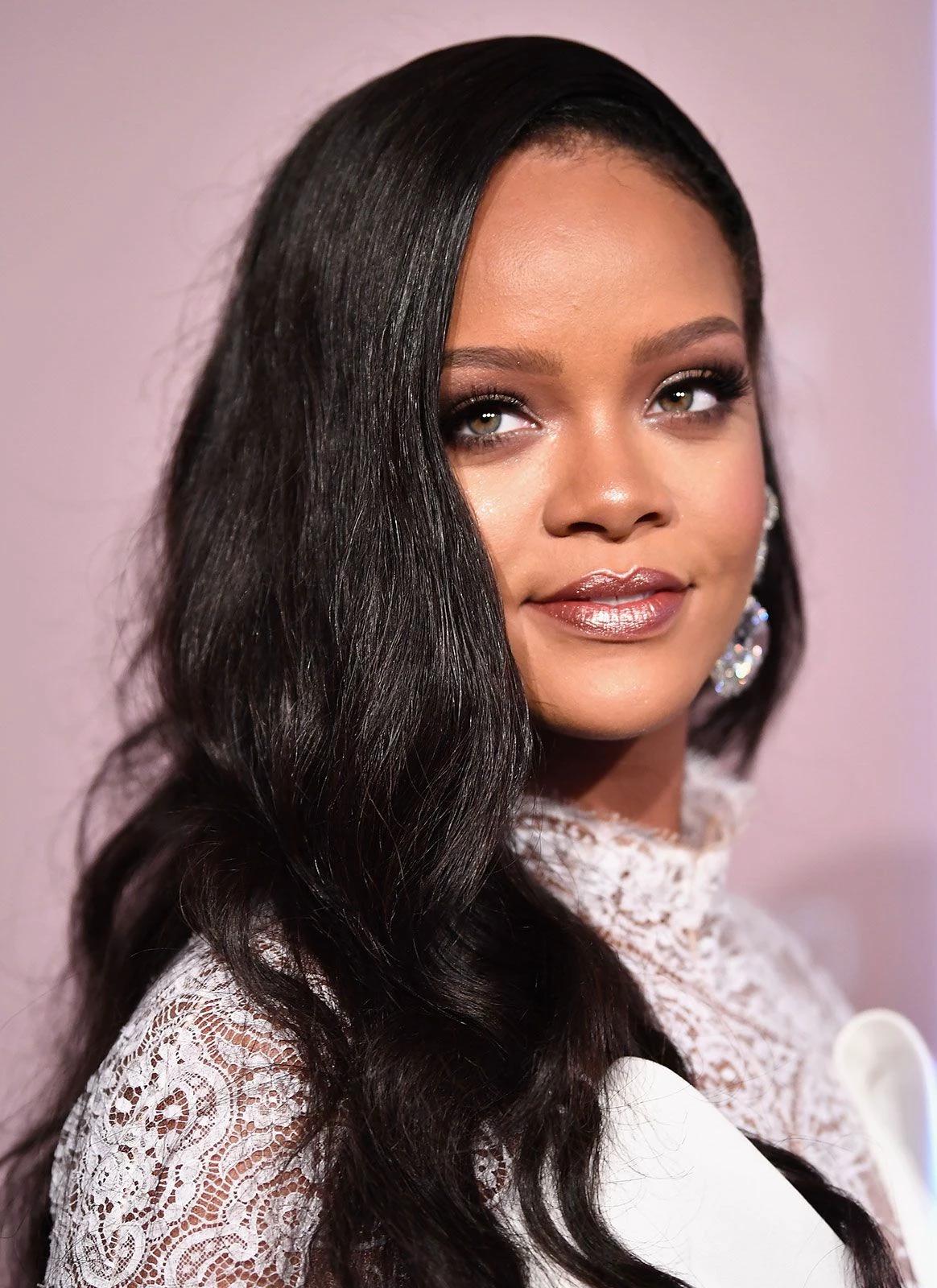 Robyn Rihanna Fenty thumbnail