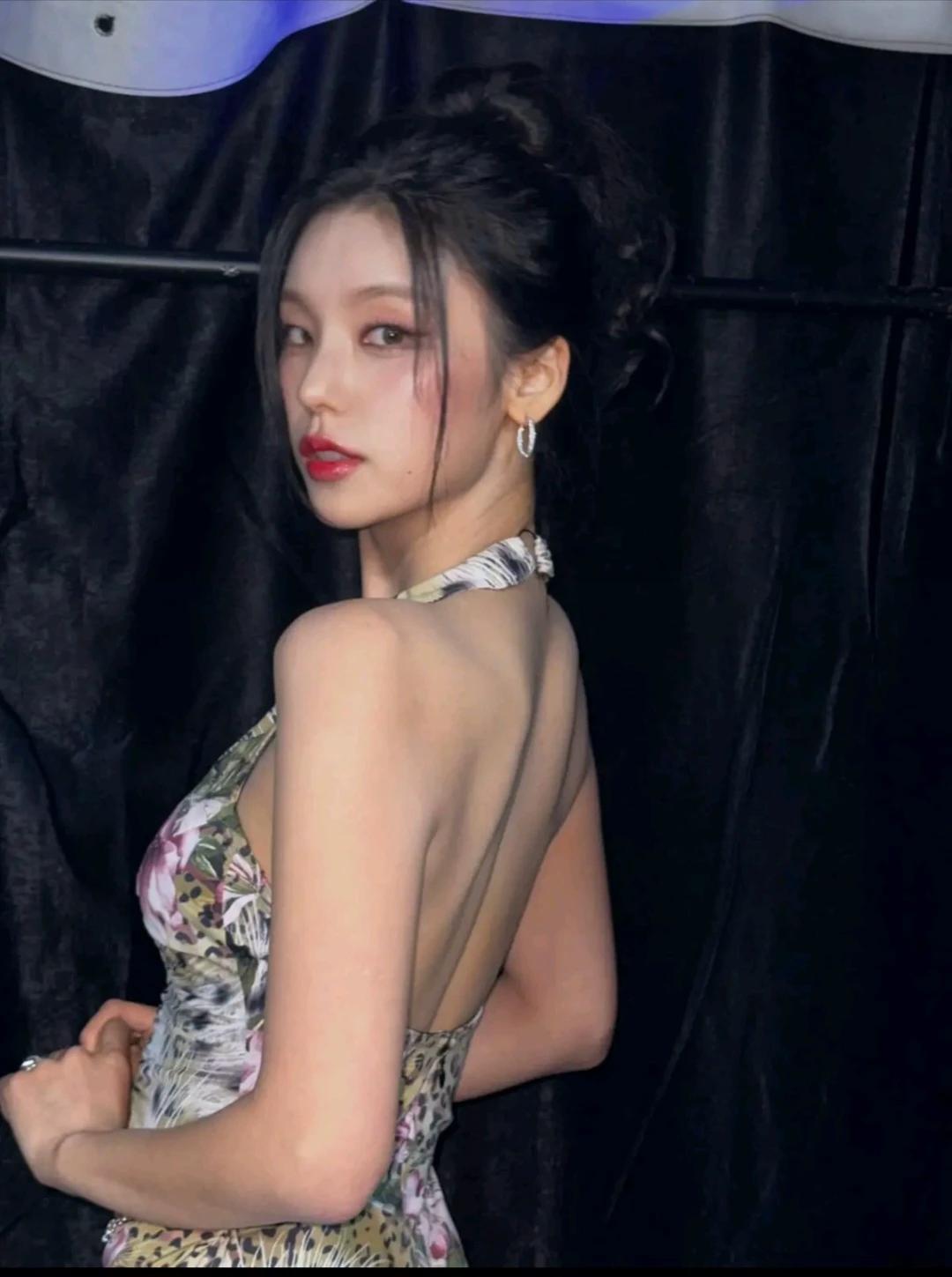 Hwang Yeji  thumbnail