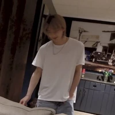 Hwang Hyunjin thumbnail