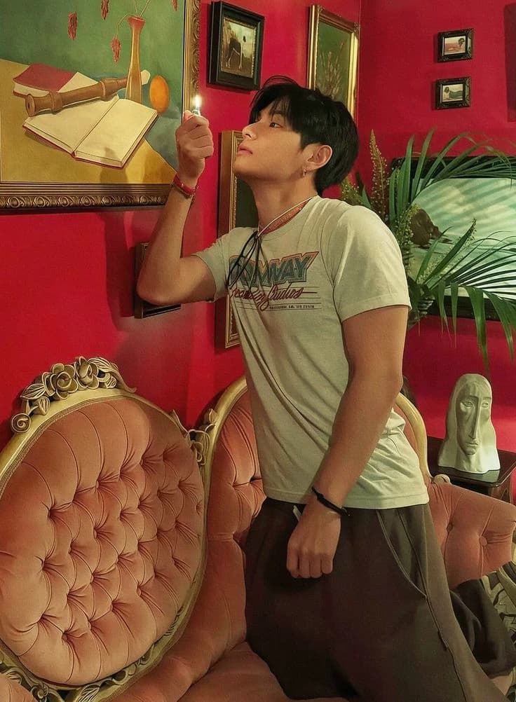 Kim Taehyung thumbnail