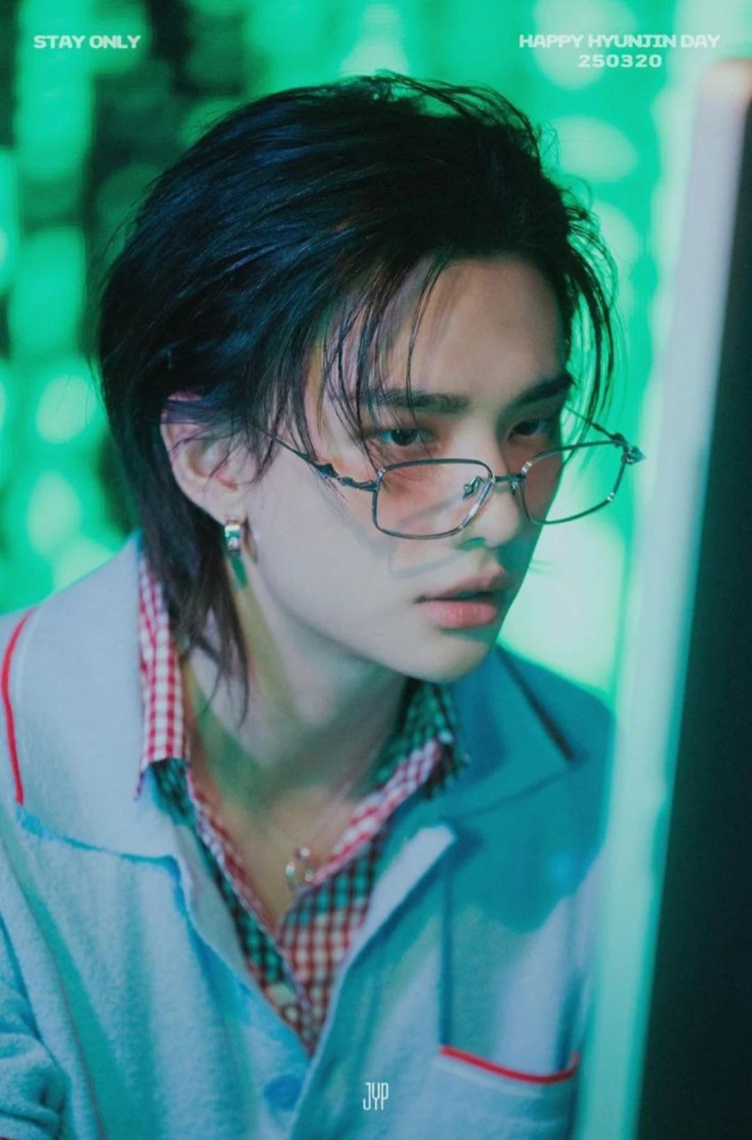 Hwang Hyunjin thumbnail