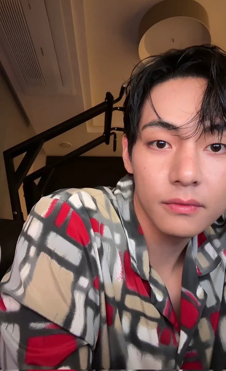 Kim Taehyung thumbnail