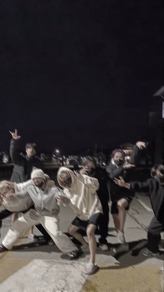 Stray kids pick me thumbnail