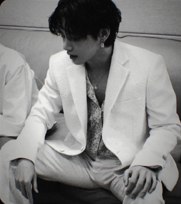 Kim Taehyung thumbnail