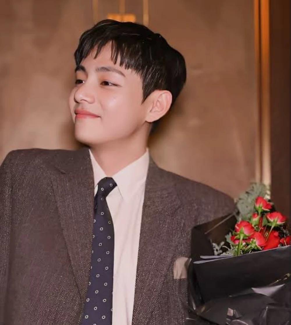 Kim Taehyung thumbnail