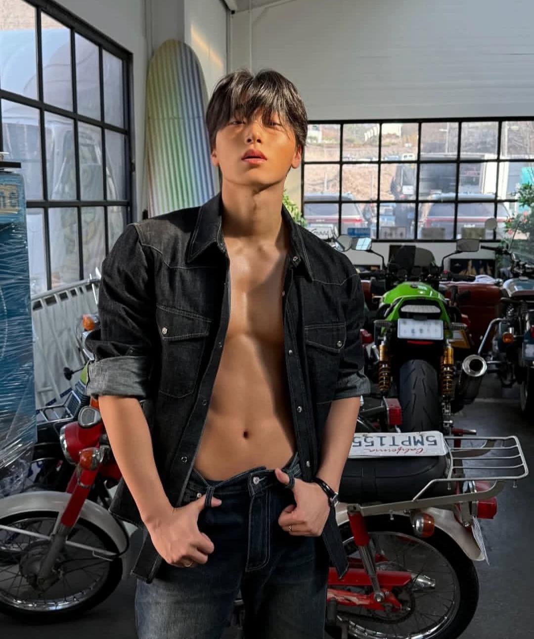 Choi San thumbnail