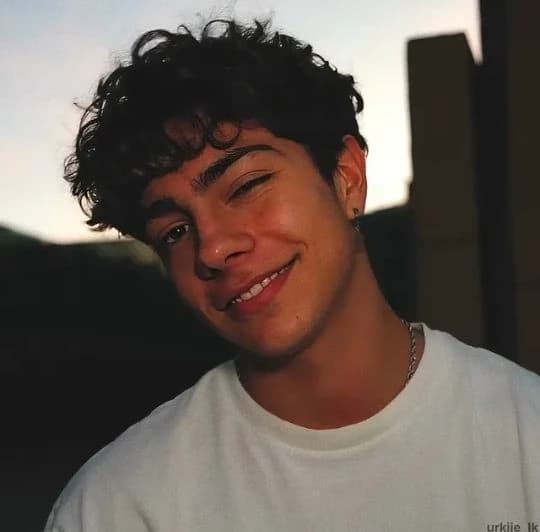 Lukas urkijo thumbnail