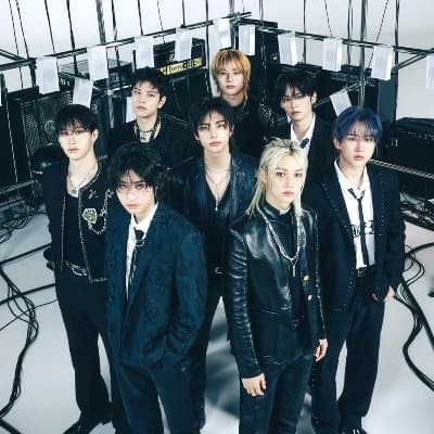Stray Kids pretend to be a man just so you don't get kicked out of the group... thumbnail