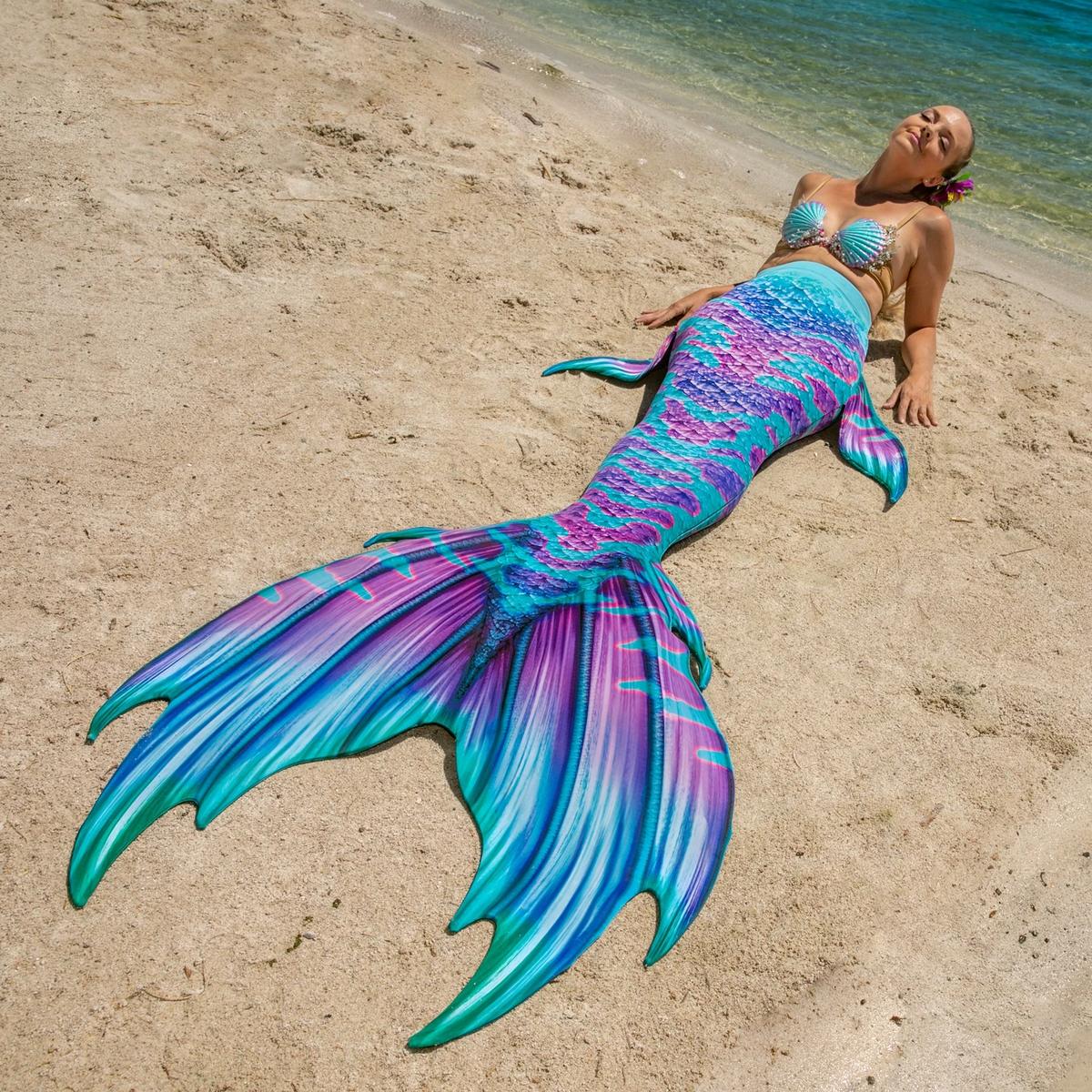 Your favorite aunt is a siren thumbnail