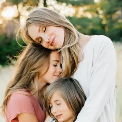 Elena & Kia and Mia thumbnail