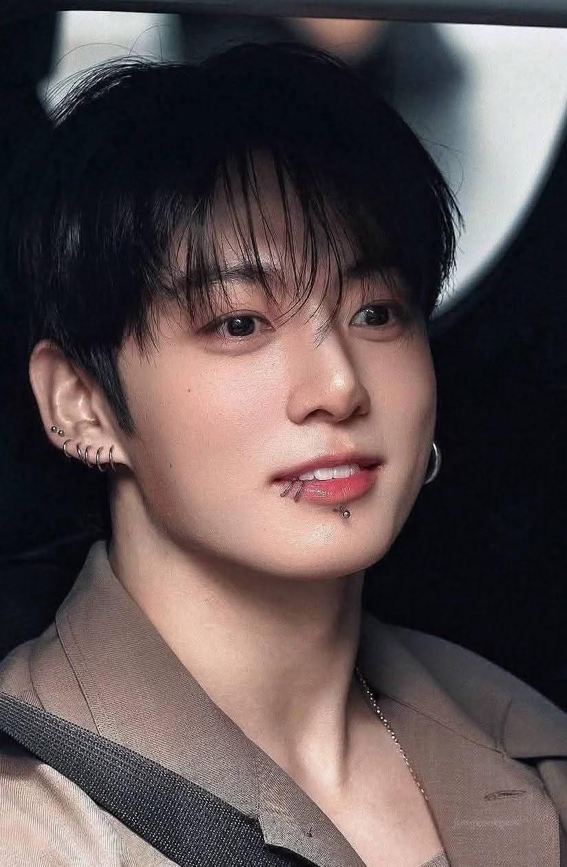Jeon Jungkook (idol) thumbnail