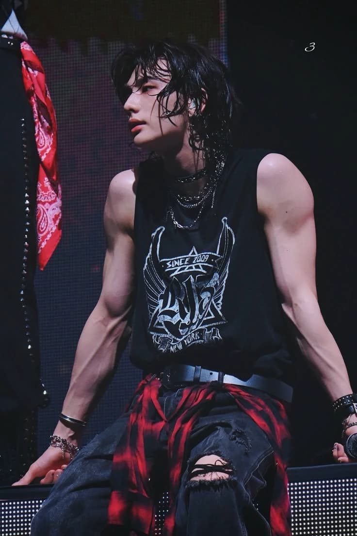 Hwang Hyunjin thumbnail
