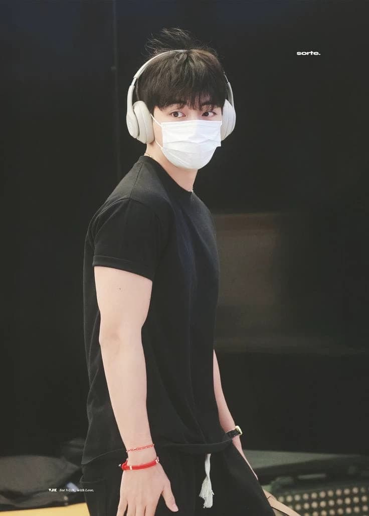 Kim Taehyung thumbnail