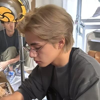 Kim Taehyung thumbnail