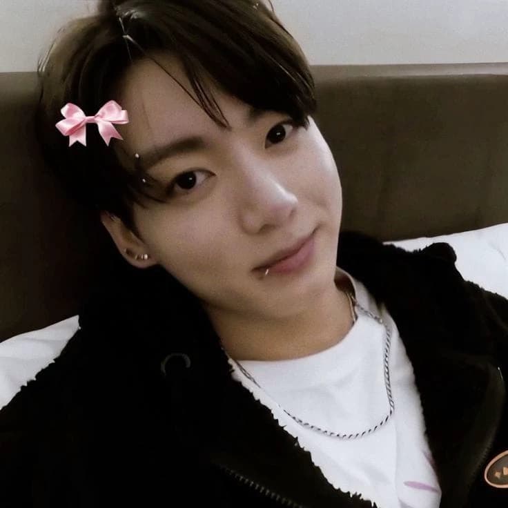 Jungkook, a mobster who accidentally hugs him thumbnail