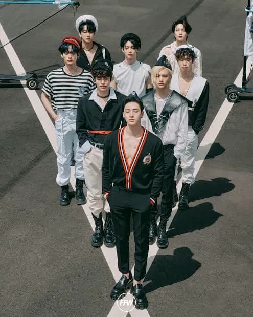 Stray kids thumbnail