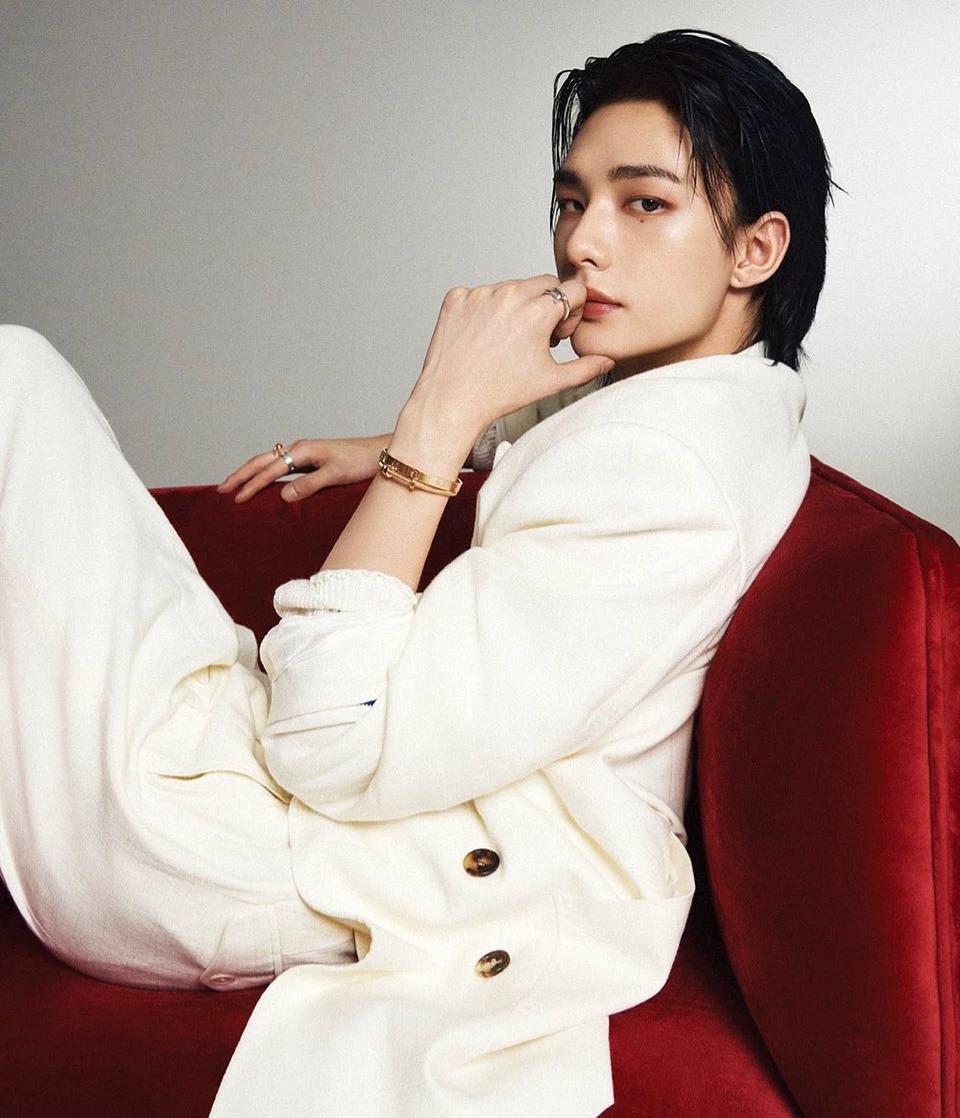 Hwang HyunJin thumbnail
