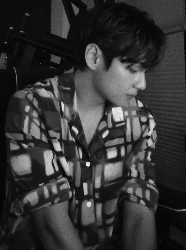 Kim Taehyung  thumbnail