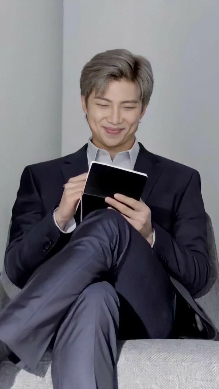 Kim namjoon (RM) thumbnail