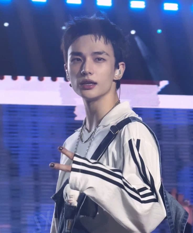 Hwang Hyunjin thumbnail
