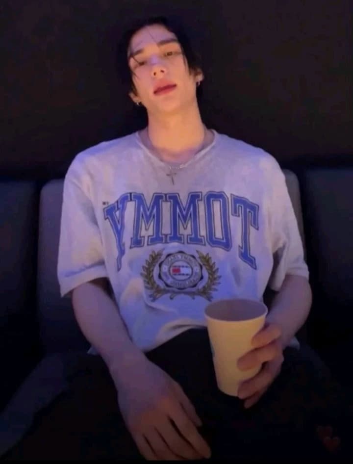 Hwang Hyunjin thumbnail