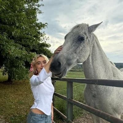 Sabrina Carpenter thumbnail