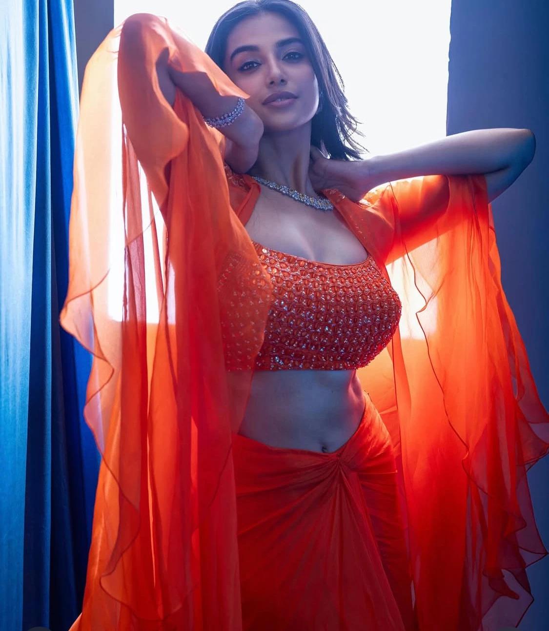 Meenaakshi Chaudhary  thumbnail