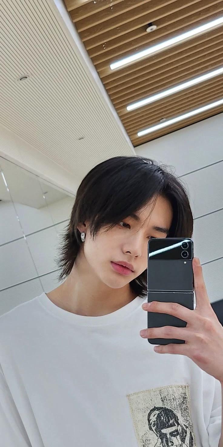 Hwang Hyunjin thumbnail