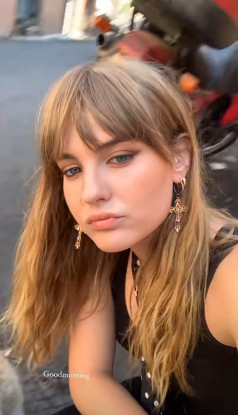Victoria De Angelis -WLW/GL  thumbnail