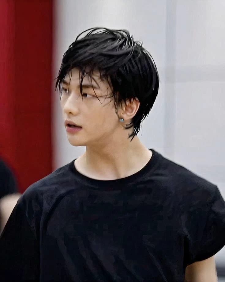 Hwang Hyunjin thumbnail