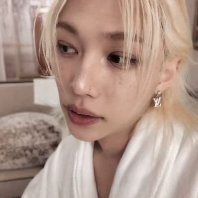 Hwang Hyunjin thumbnail