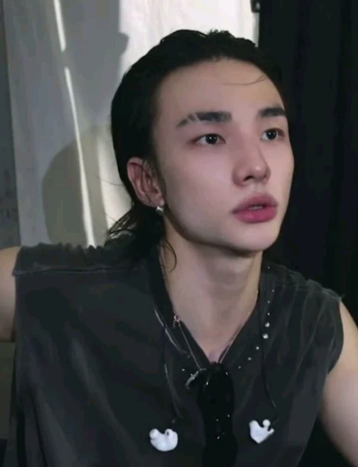Hwang Hyunjin thumbnail