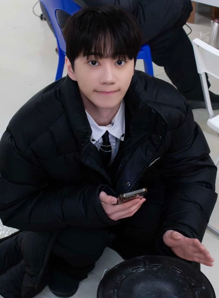 Lee Jun-young thumbnail