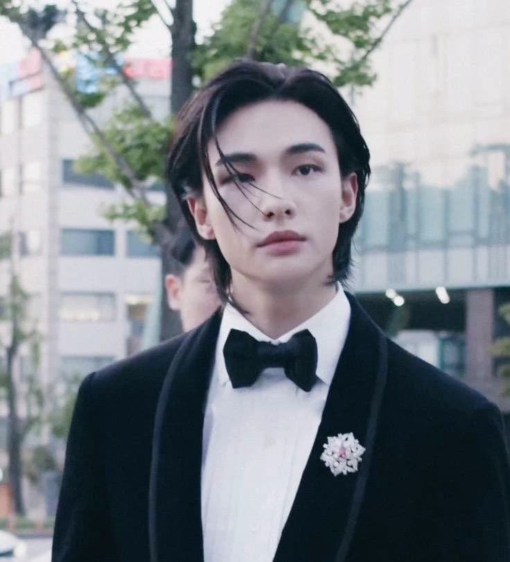 Hwang hyunjin thumbnail