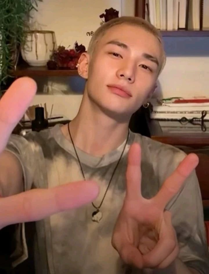 Hwang hyunjin thumbnail