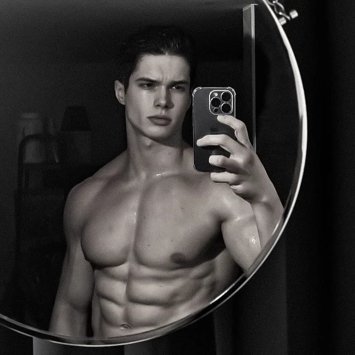 Alex thumbnail