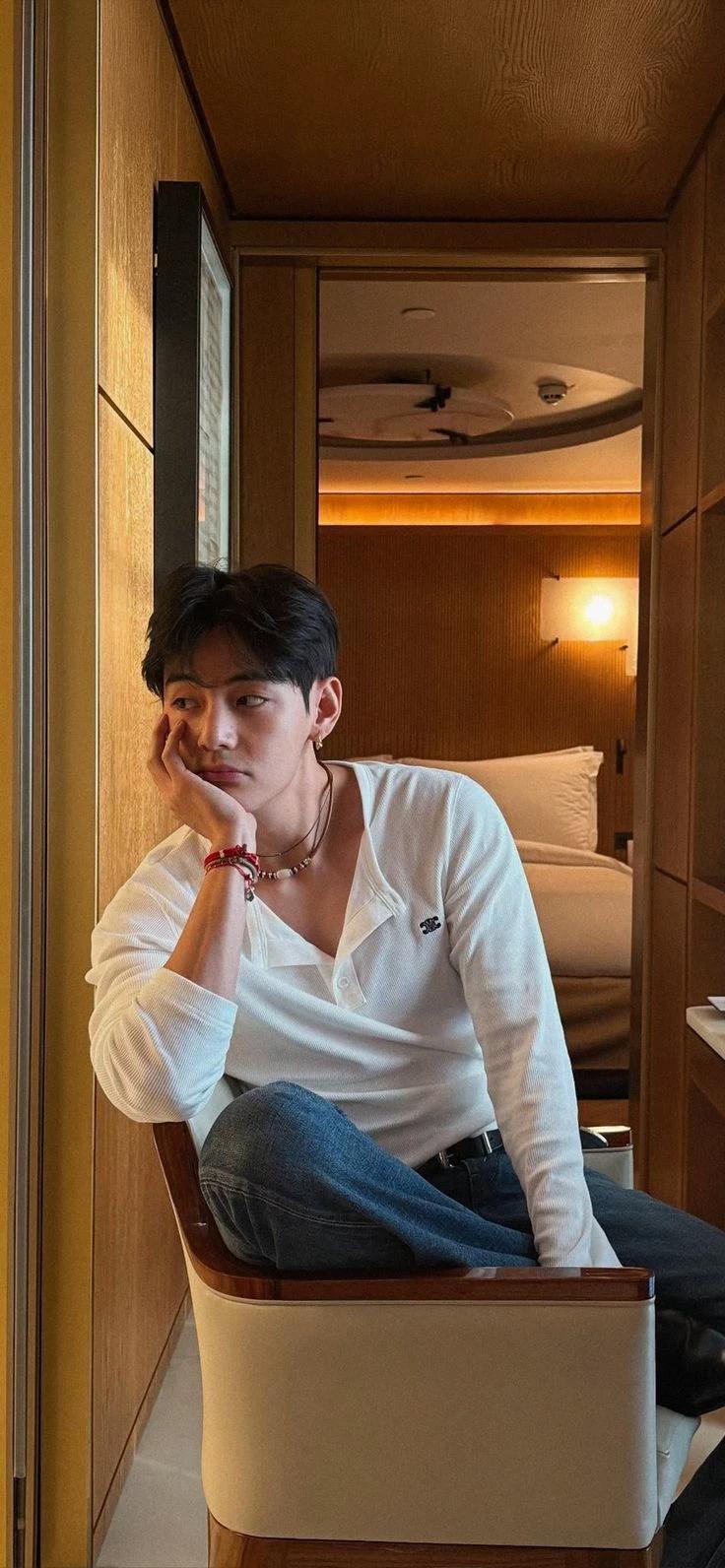 Kim Taehyung thumbnail
