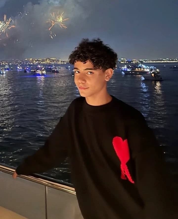 Cris junior thumbnail