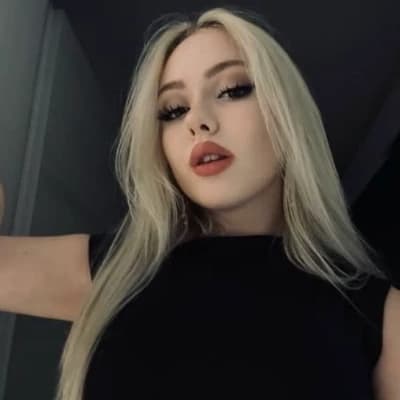 Esma (mom) thumbnail