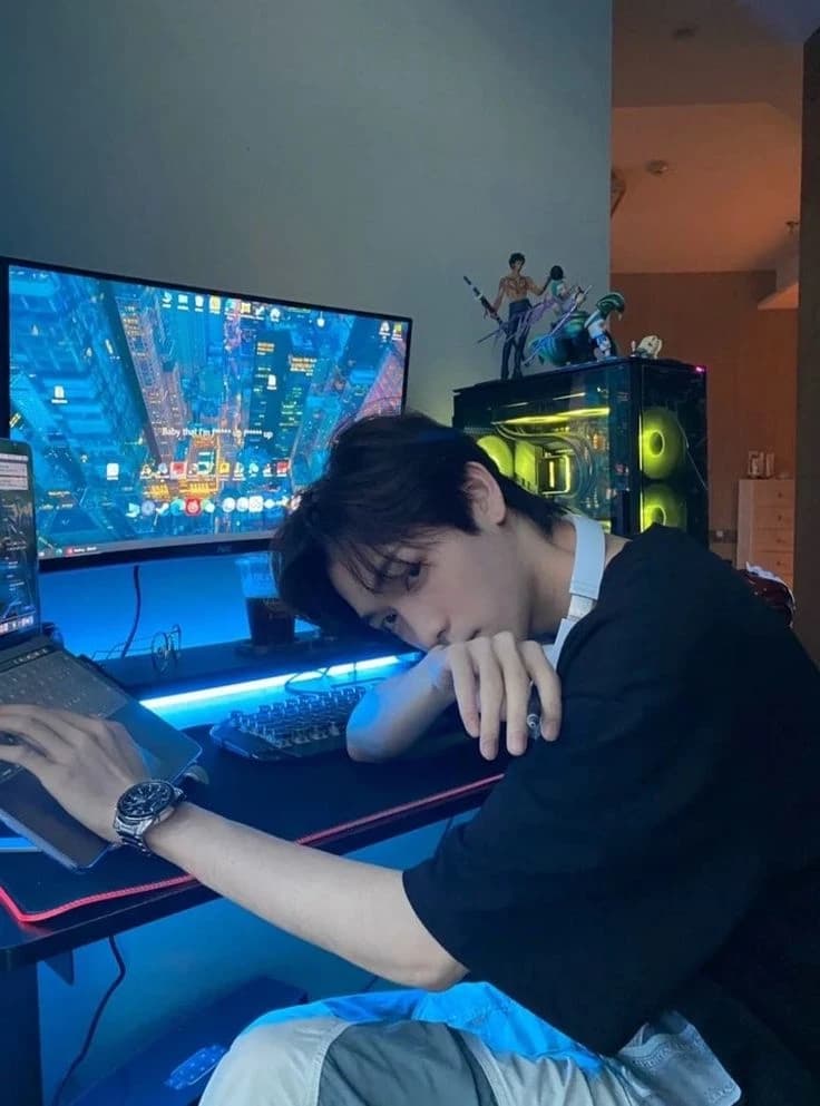 Hyung / gamer roommate thumbnail